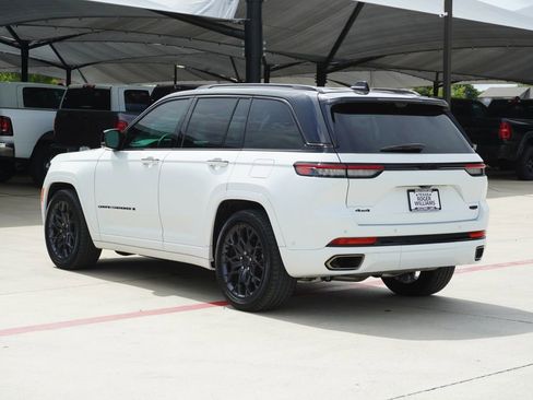 Used 2025 Jeep Grand Cherokee Summit AWD/4WD image 3