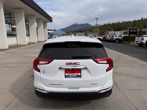 Used 2024 GMC Terrain SLT AWD/4WD image 4
