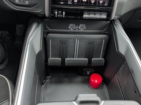 New 2026 RAM 2500 Laramie AWD/4WD image 22