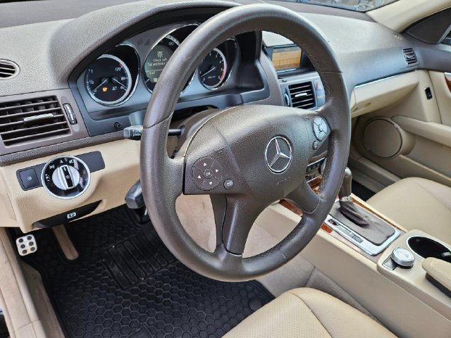 Used 2011 Mercedes-Benz C 300 4MATIC Sedan image 17