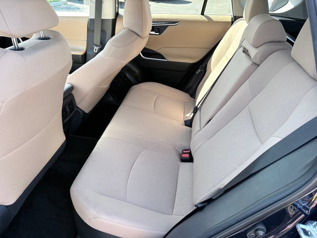 Used 2021 Toyota RAV4 XLE AWD/4WD image 7