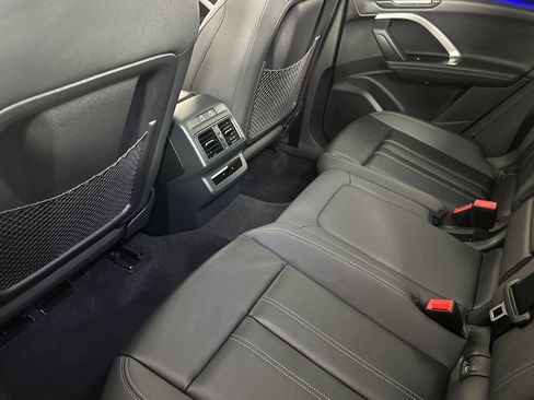 Used 2025 Audi Q5 Premium w/ Convenience Package image 11