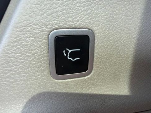 Used 2022 Chrysler Voyager LX FWD image 10