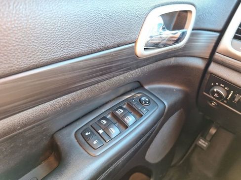 Used 2021 Jeep Grand Cherokee Laredo X image 16