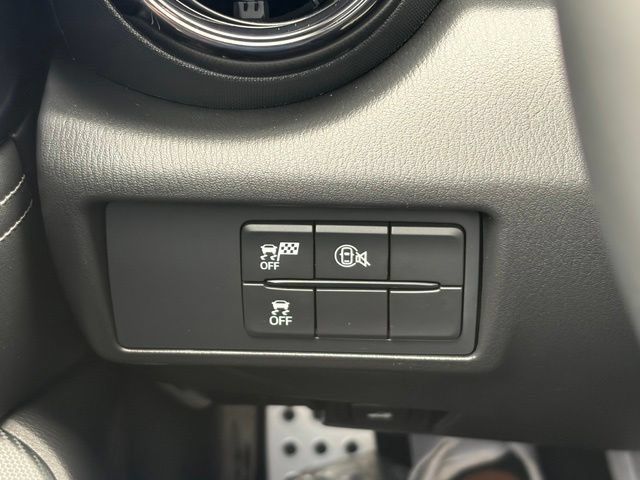 Used 2026 MAZDA MX-5 Miata Club w/ Interior Package RWD image 12