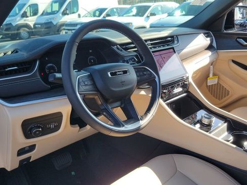 New 2025 Jeep Grand Cherokee L Limited w/ Black Appearance Package image 18