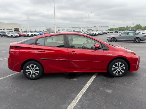 Used 2019 Toyota Prius LE AWD/4WD image 8