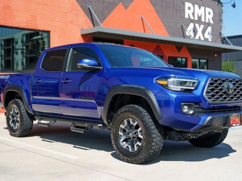 Used 2023 Toyota Tacoma TRD Off-Road w/ Advanced Technology Package AWD/4WD image 3