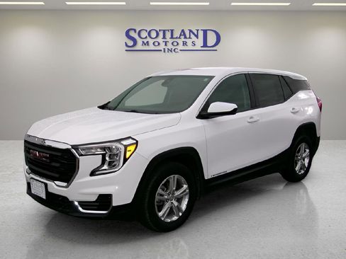 Used 2024 GMC Terrain SLE FWD image 2