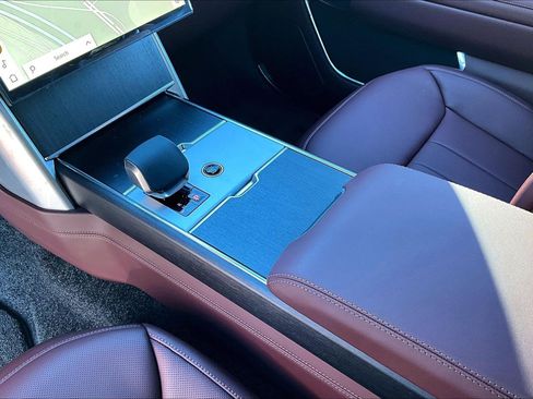 New 2025 Land Rover Range Rover SE image 9