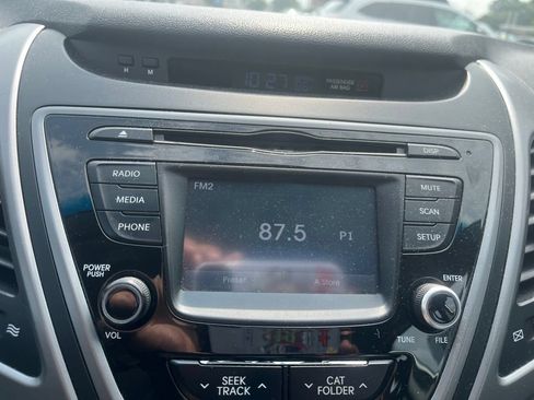 Used 2014 Hyundai Elantra SE w/ Option Group 02 FWD image 19