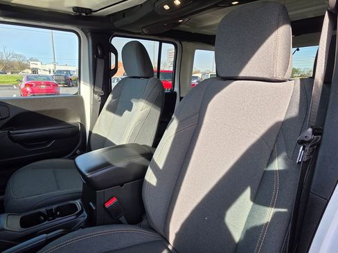 Used 2024 Jeep Wrangler Willys image 12