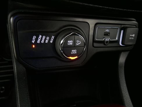 Used 2020 Jeep Renegade Trailhawk w/ Cold Weather Group image 29