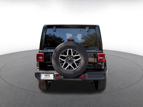 Used 2025 Jeep Wrangler Sahara image 6