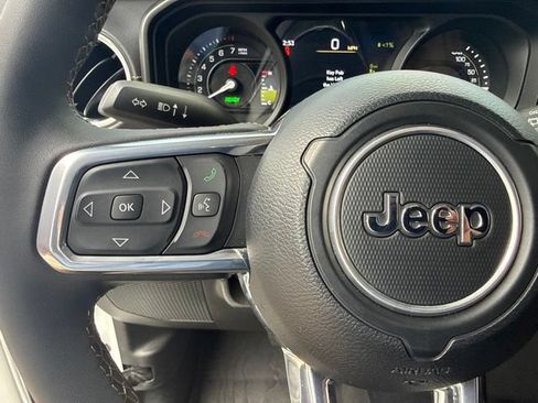 Used 2024 Jeep Wrangler Unlimited Sahara w/ Technology Group AWD/4WD image 39