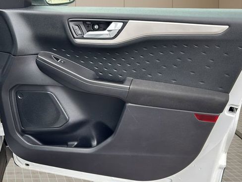 Used 2020 Ford Escape SE image 37