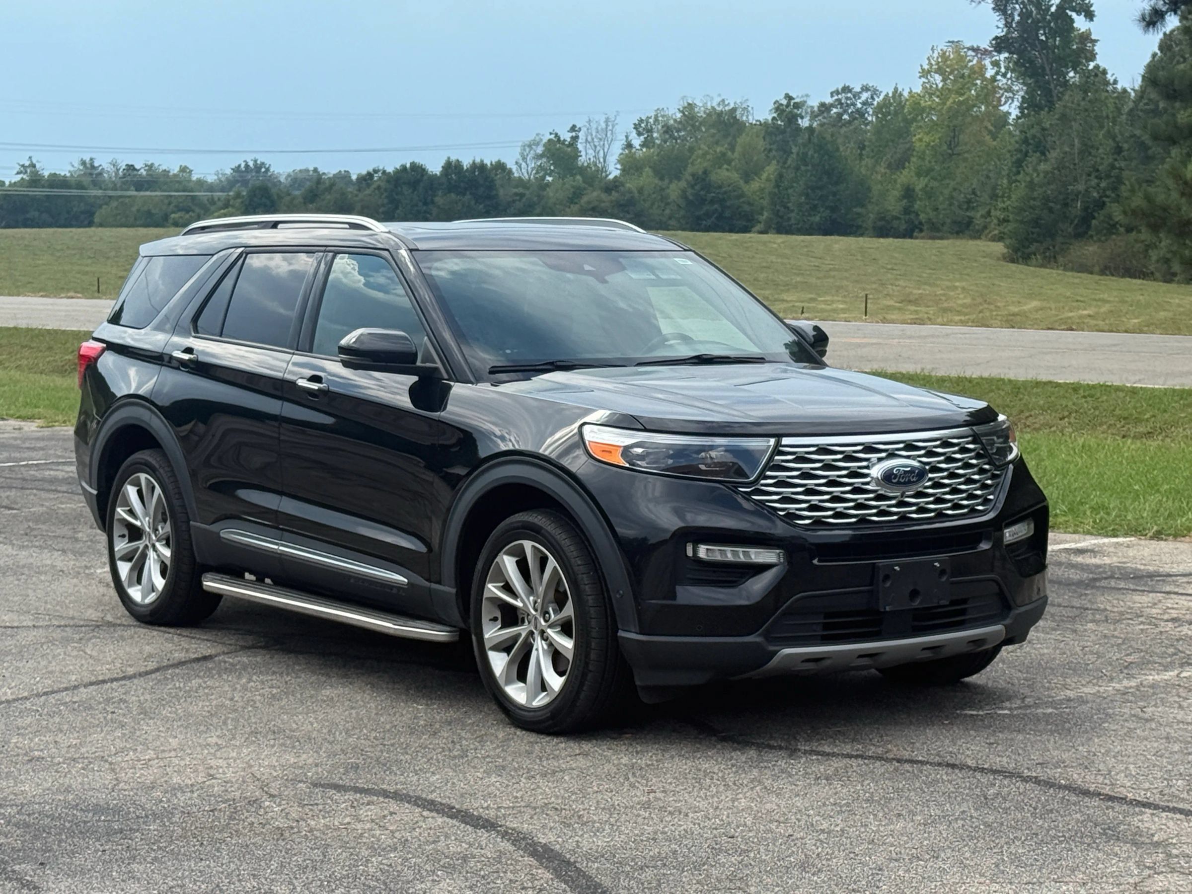 Used 2021 Ford Explorer Platinum w/ Equipment Group 601A AWD/4WD image 1