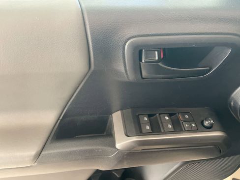 Used 2020 Toyota Tacoma SR5 image 13