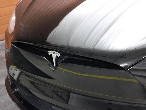 Used 2023 Tesla Model X image 3