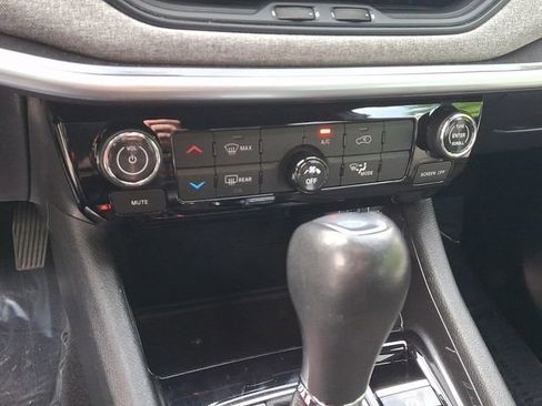 Used 2024 Jeep Compass Latitude AWD/4WD image 15