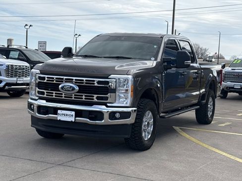 Used 2023 Ford F250 XLT w/ FX4 Off-Road Package image 10