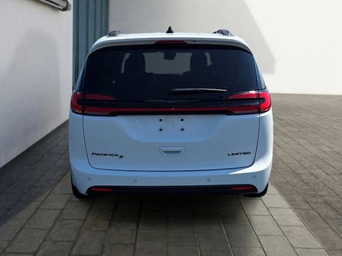 Used 2025 Chrysler Pacifica Limited FWD image 4