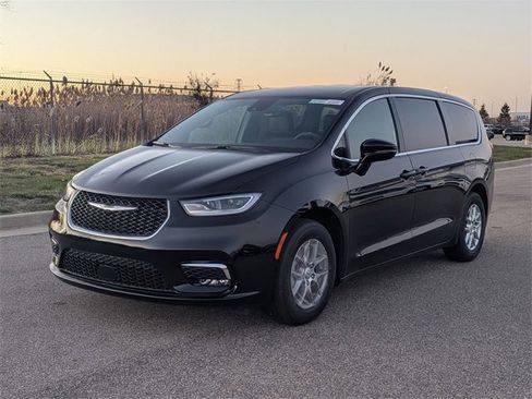 New 2026 Chrysler Pacifica Select image 7