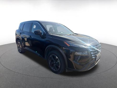 Used 2025 Nissan Rogue SV FWD image 2