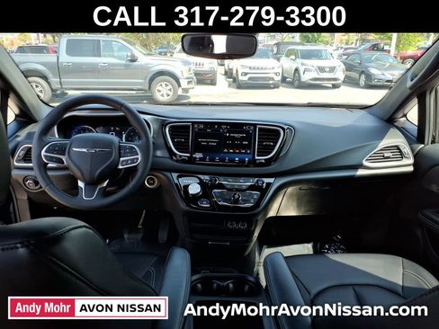 Used 2025 Chrysler Pacifica Select FWD image 42