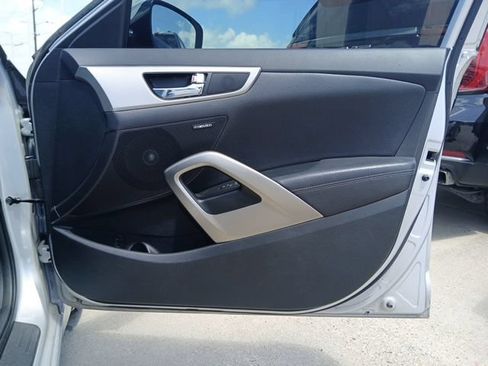 Used 2016 Hyundai Veloster w/ Option Group 03 FWD image 13