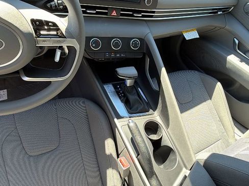 New 2026 Hyundai Elantra SE FWD image 27