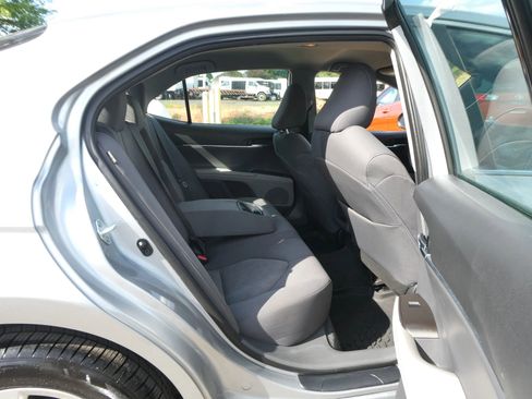 Used 2022 Toyota Camry LE image 26