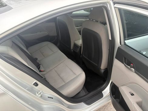 Used 2018 Hyundai Elantra SEL FWD image 6