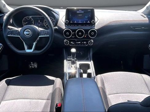 Certified 2025 Nissan Sentra SR FWD image 7