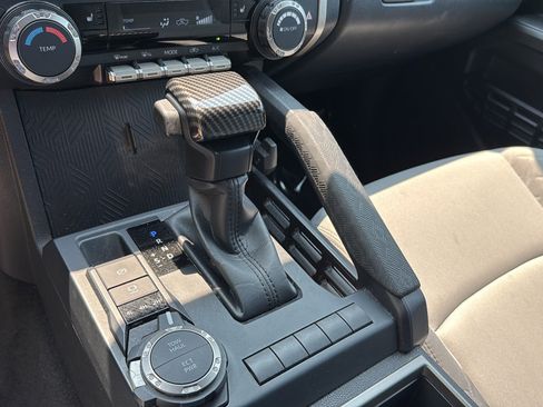 Used 2024 Toyota Tacoma SR5 AWD/4WD image 27
