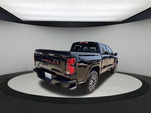 Used 2024 Chevrolet Colorado Z71 w/ Z71 Convenience Package 2 AWD/4WD image 5