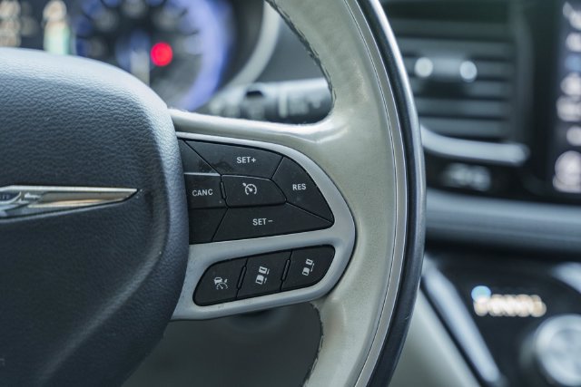 Used 2019 Chrysler Pacifica Limited FWD image 39