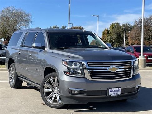 Used 2018 Chevrolet Suburban Premier image 2