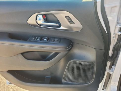 New 2026 Chrysler Pacifica Select FWD image 14