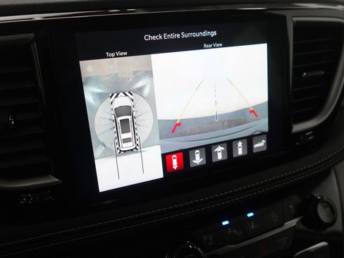 Used 2023 Chrysler Pacifica Touring-L w/ Road Tripper Package image 27