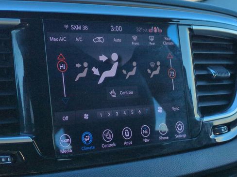 Used 2018 Chrysler Pacifica Touring-L Plus image 33