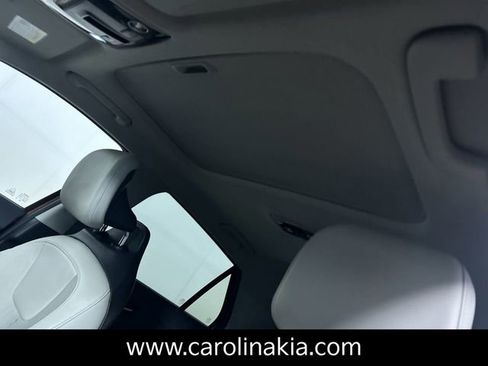 New 2023 Kia Niro EX Touring image 12