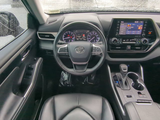Used 2022 Toyota Highlander XLE FWD image 19
