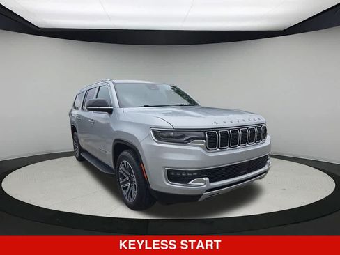 Used 2024 Jeep Wagoneer L Series II RWD image 8