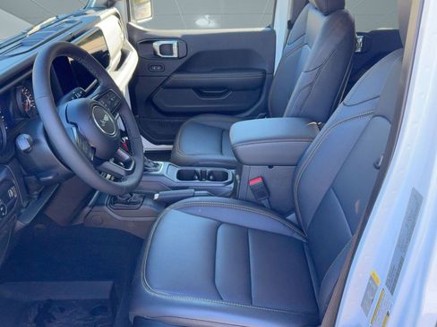 New 2025 Jeep Gladiator Sport image 5