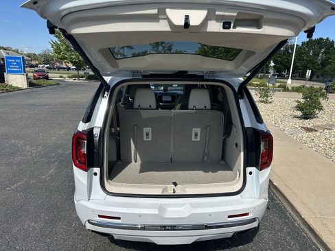Used 2022 GMC Acadia Denali w/ Denali Ultimate Package AWD/4WD image 21