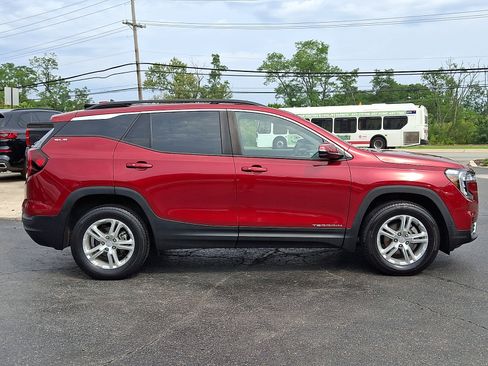 Used 2023 GMC Terrain SLE w/ Driver Convenience Package AWD/4WD image 7