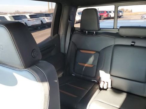 Used 2023 GMC Sierra 1500 AT4 w/ AT4 Premium Package AWD/4WD image 14
