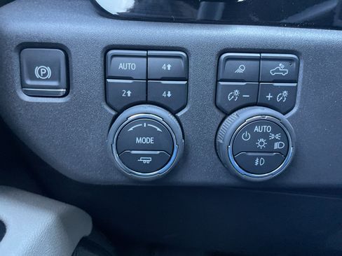 Used 2025 Chevrolet Silverado 1500 ZR2 w/ Technology Package AWD/4WD image 28