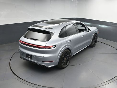 Certified 2025 Porsche Cayenne GTS image 37